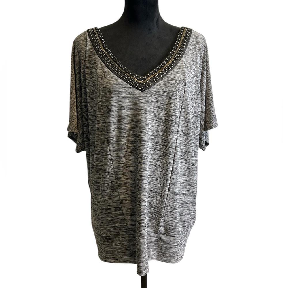 AGB woman short sleeve v-neck top size 3X